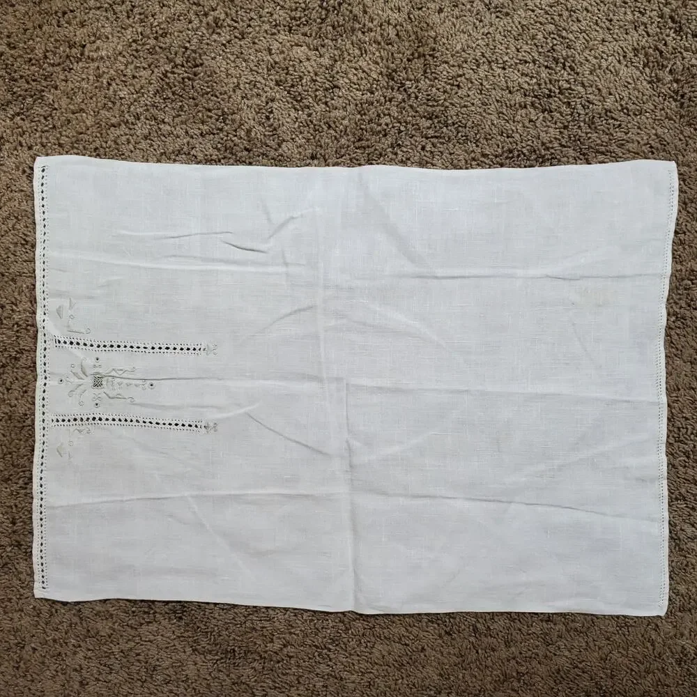 Vintage Hand Towel Embroidery & Cutouts 14x20 Inch